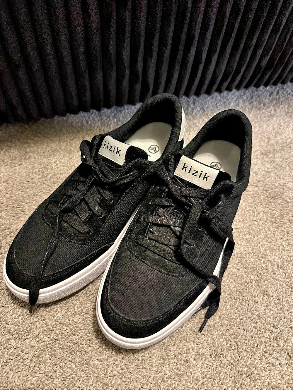 Kizik Prague Black & White Sneakers Women's 9.5